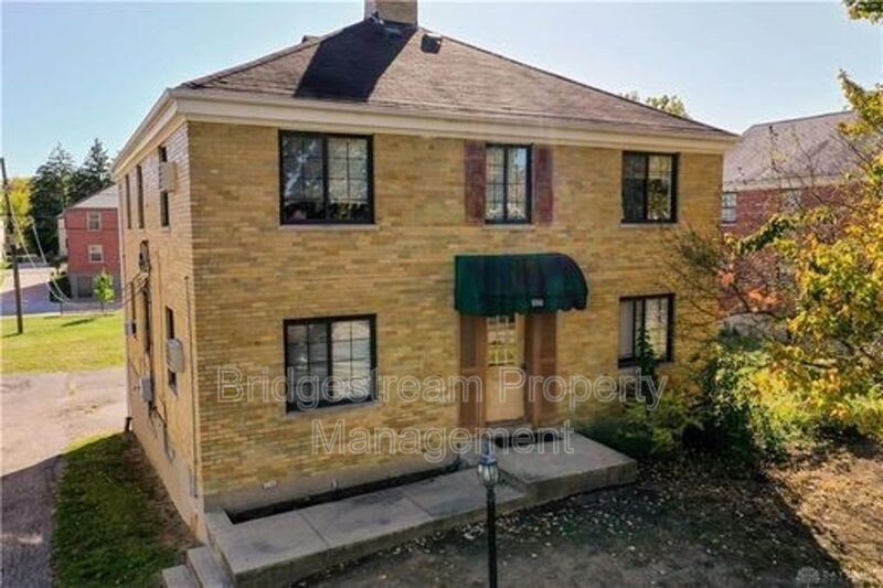 Kettering House: 550 Wiltshire Boulevard