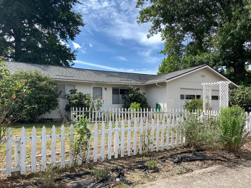 Corvallis House: 950 SE Marion Ave