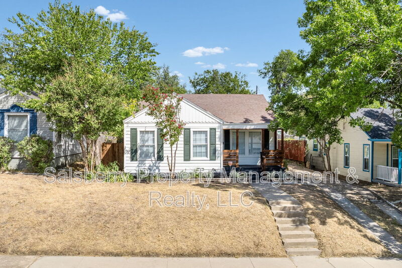 Fort Worth House: 3824 Collinwood Avenue