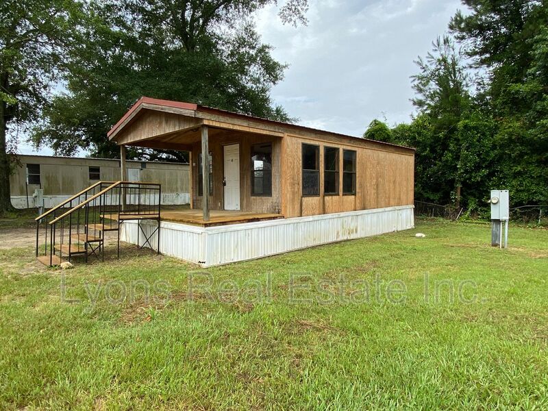 Colquitt Condo: 228 E Grow St