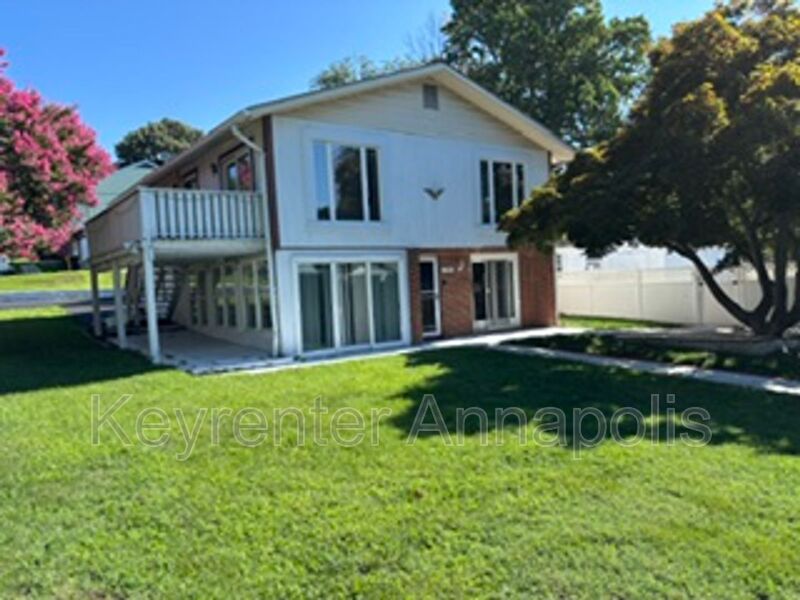 Annapolis House: 1185 Bayview Vista