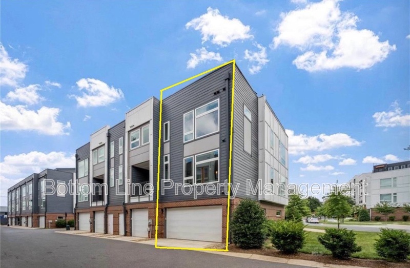 Charlotte Townhome: 118 W Poindexter Dr