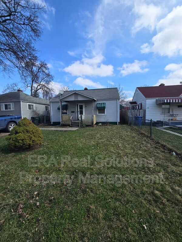 Columbus House: 2236 Atwood Terrace