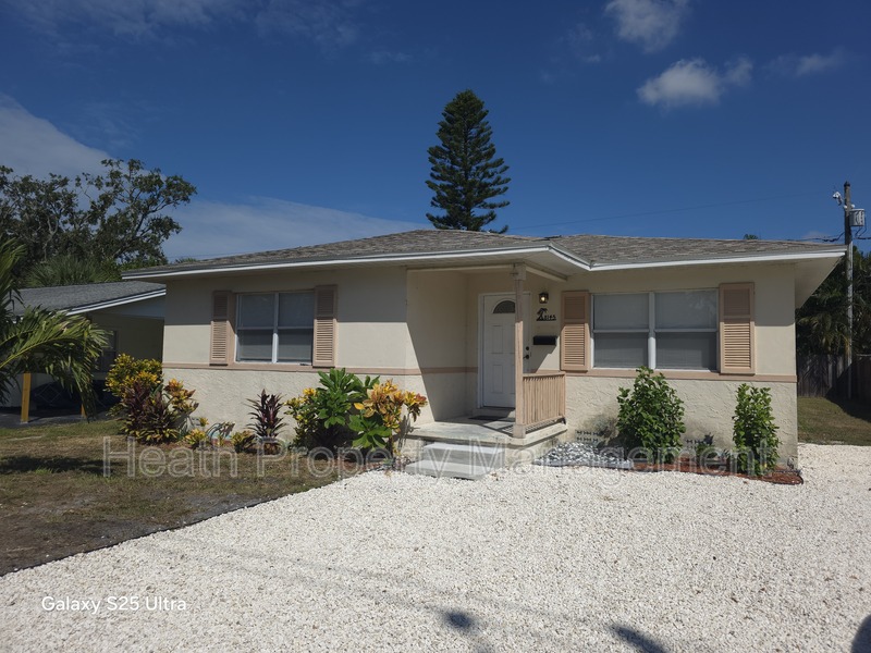 St. Petersburg House: 8145 22nd Ave N