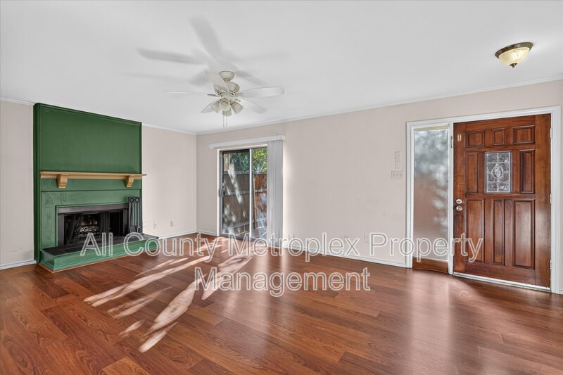 Richardson House: 2612 Custer Pkwy A