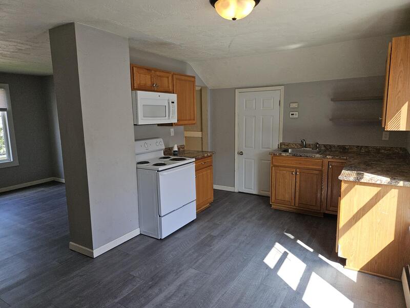 Oshkosh Condo: 118 West 12th Avenue - Upper