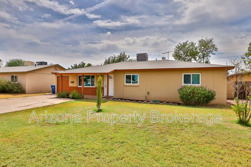 Tempe House: 1321 E. Don Carlos Ave.