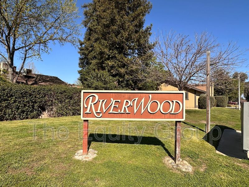 Visalia House: 1930 East Harold Ave