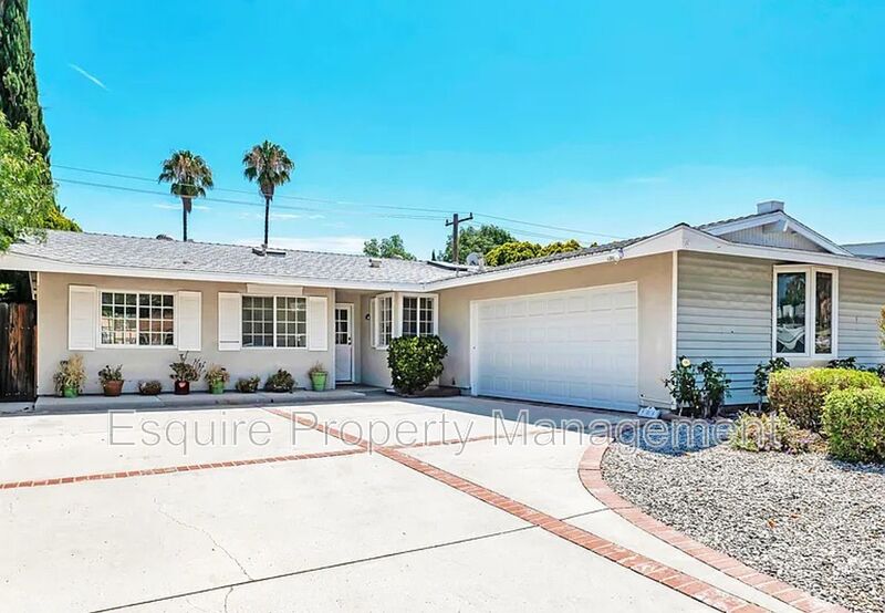 SIMI VALLEY House: 906 GRANBY ST