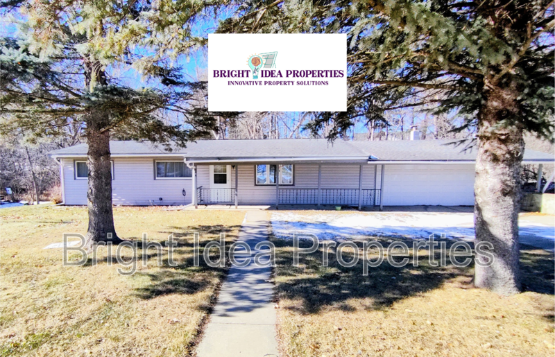 Walker House: 304 Lake May 12 Road