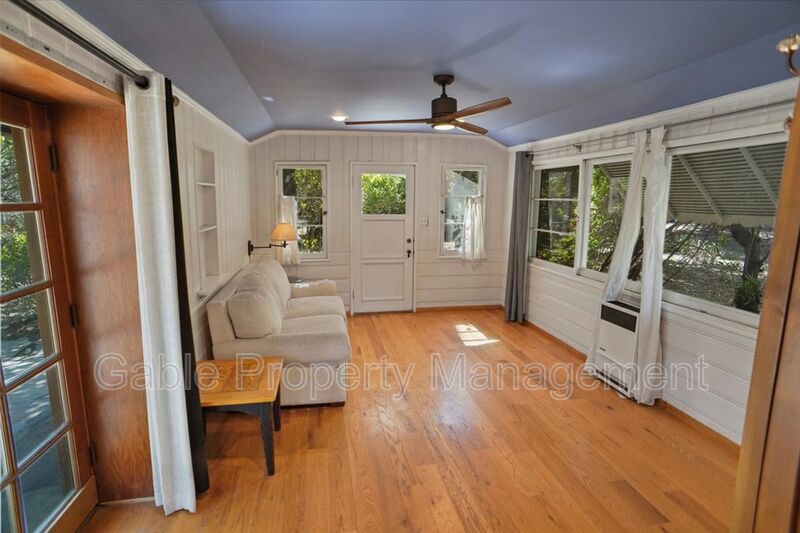 Tarzana Condo: 18549 Calvert St. 3/4