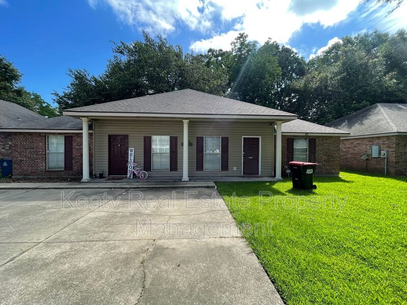 Lafayette House: 207 Rural