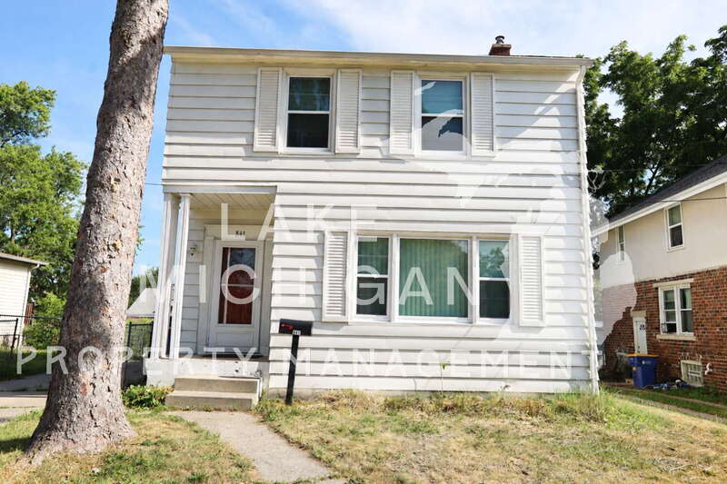 Grand Rapids House: 841 Capen Street Northeast