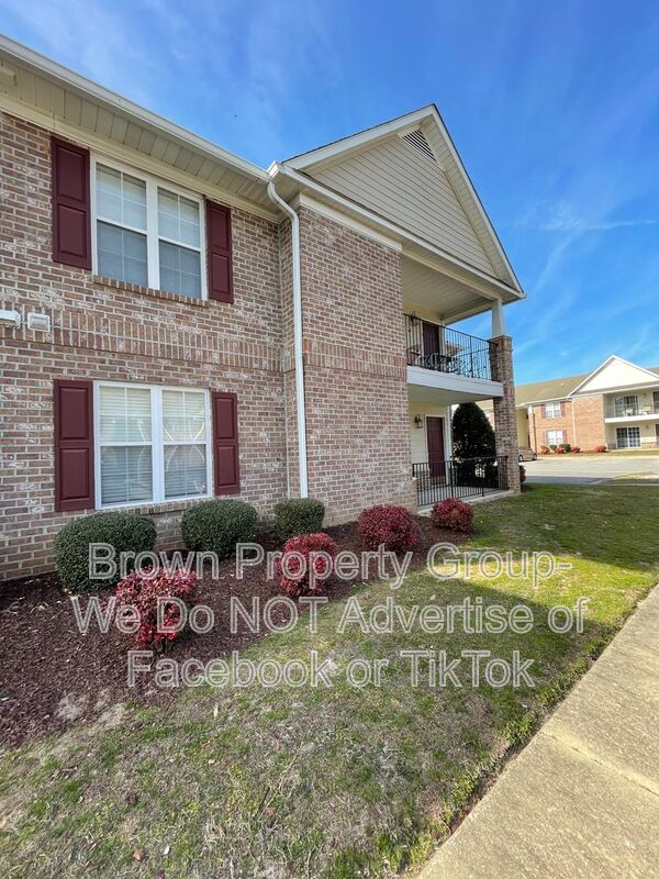 Fayetteville House: 1761 Renwick Dr