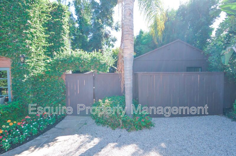 CAMARILLO House: 312 ANACAPA DR