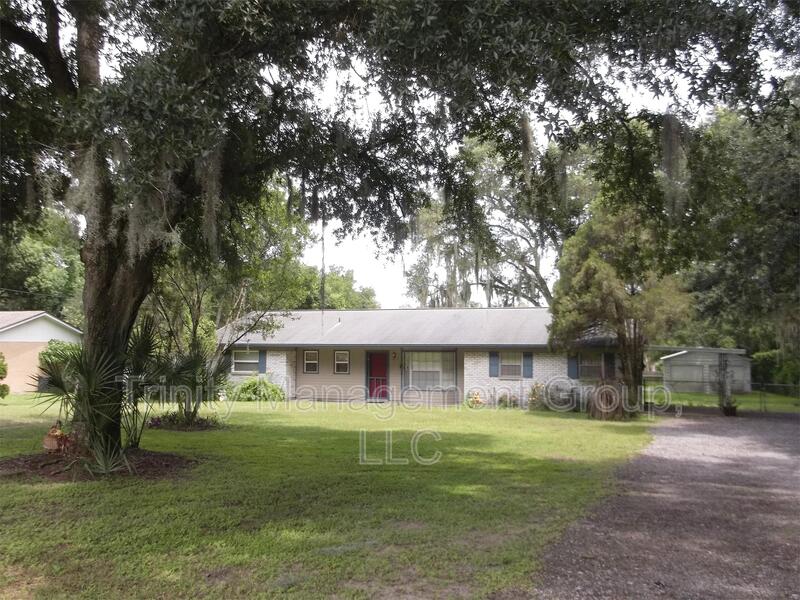 Brandon House: 740 Knowles Road