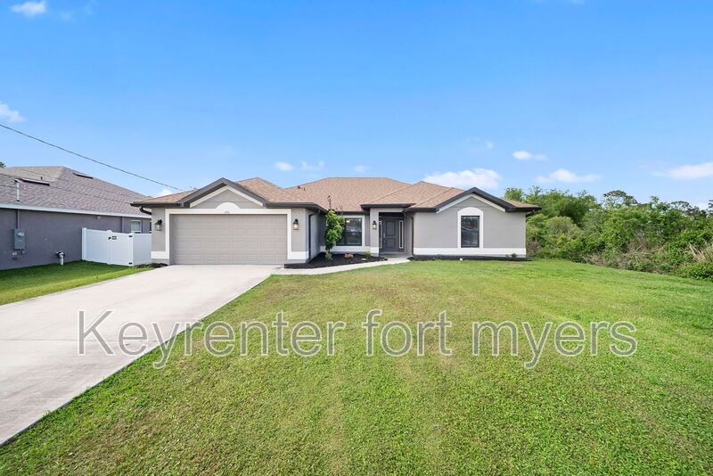Lehigh Acres House: 490 Windermere Dr