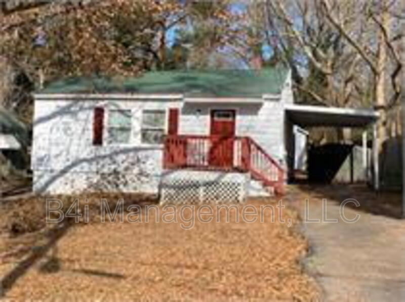 Mableton House: 1108 Mable Street Southwest