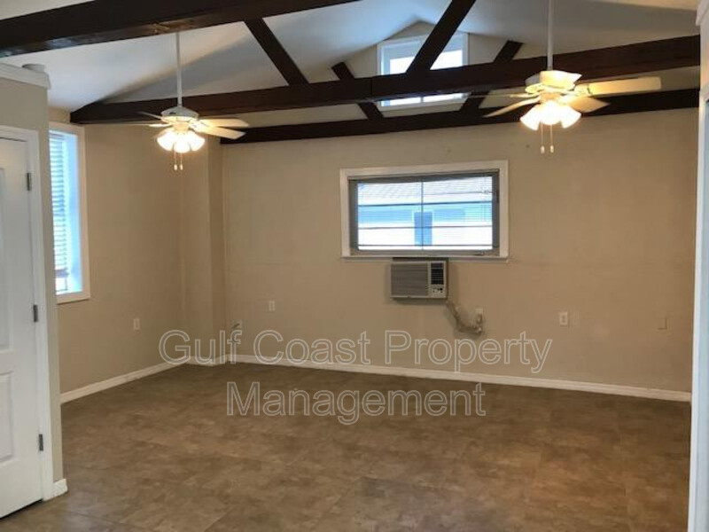 1818 6th Avenue W.- Unit D Bradenton FL 34205 - Photo 3