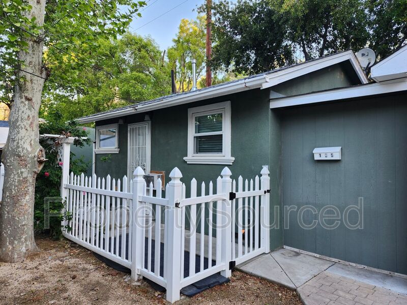 Tracy Condo: 155 Berverdor St