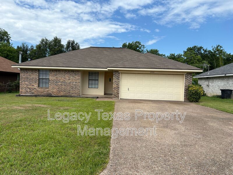 Cleburne House: 203 Willana Ct.