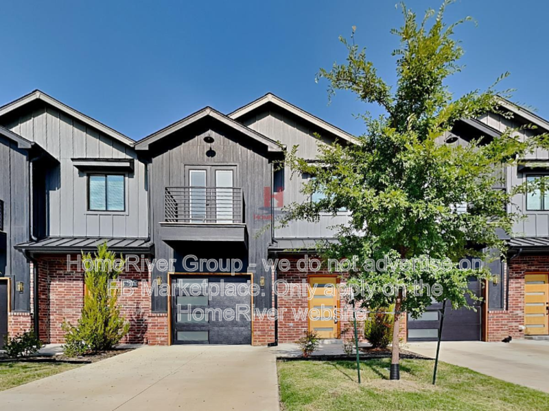 Owasso Townhome: 108 N Atlanta St