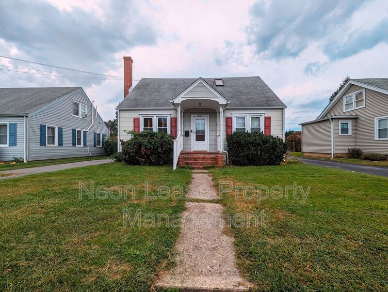 Dover House: 1024 South Bradford Street