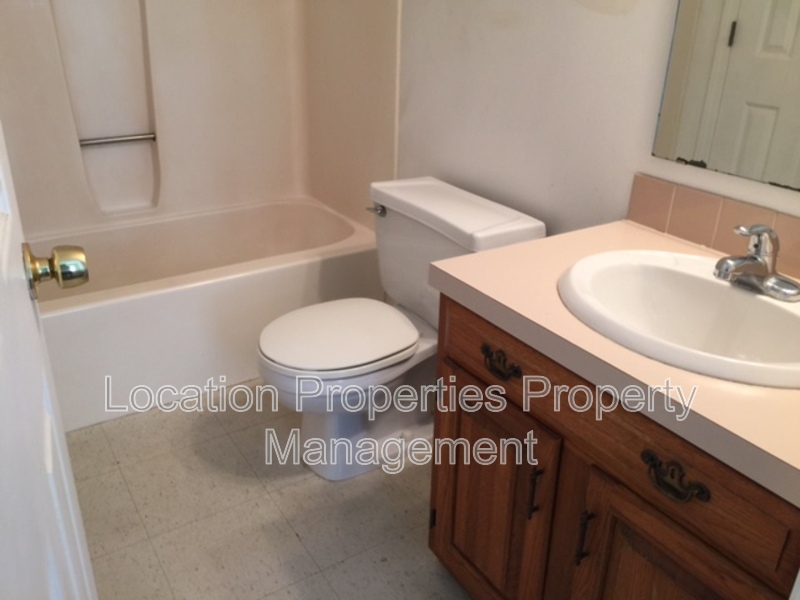 828 Maine Street, Lawrence, Kansas rental photo 12 of 13