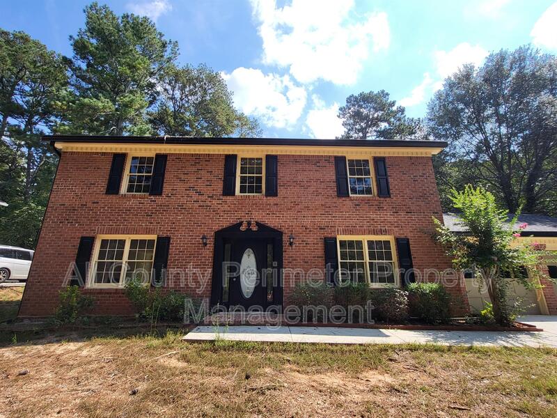 Grayson House: 1920 Shoreline Trace
