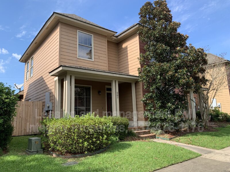 Lafayette Townhome: 207 Harbor Bend Blvd