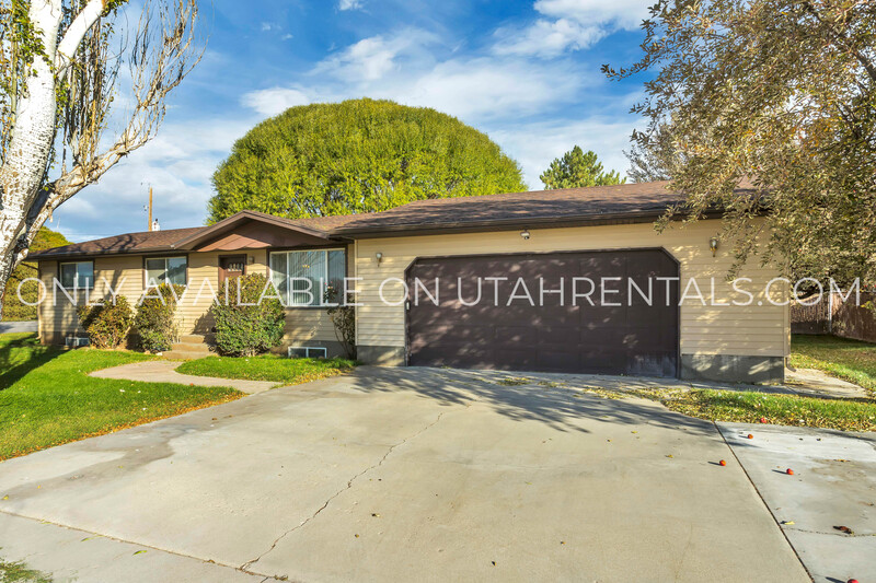 Nephi House: 905 E 200 N