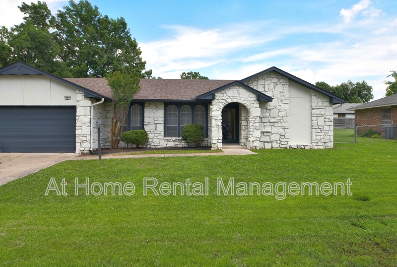 Broken Arrow House: 401 North Fir Place