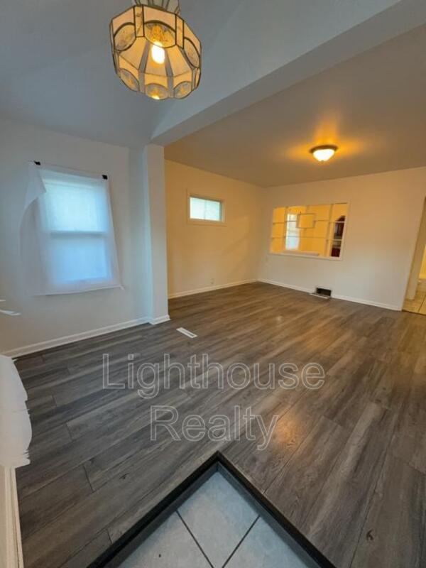 Hammond House: 4334 Hickory Ave