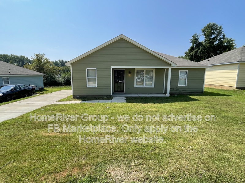 Memphis House: 2967 Lake Park Rd