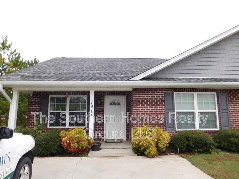 Athens House: 1917 County Road 561