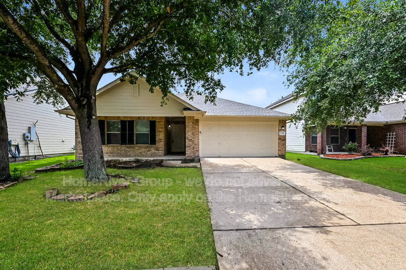 Baytown House: 5439 Aloe Ave