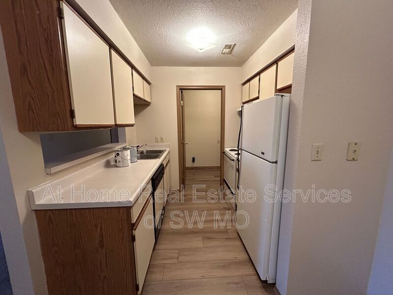 Ozark Condo: 730 E Bain