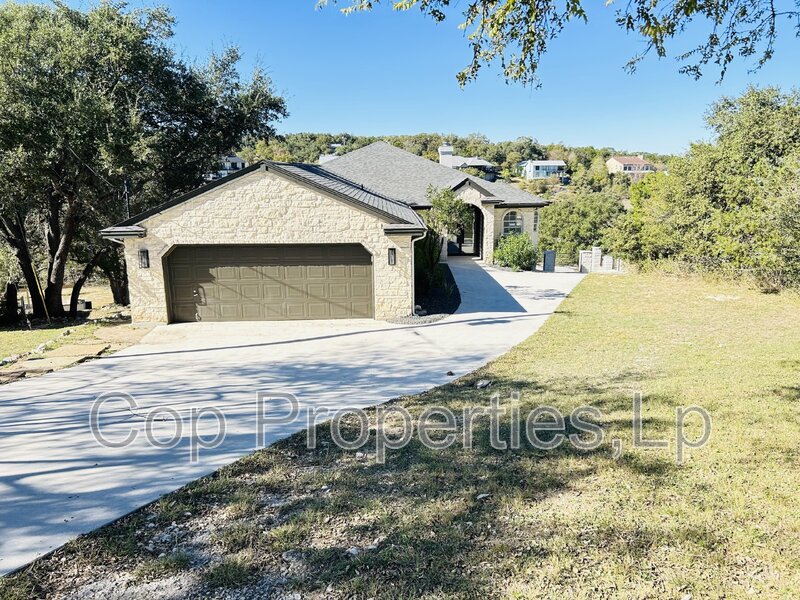 Canyon Lake House: 321 Village View Dr