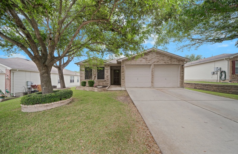 Schertz House: 5125 Knollwood