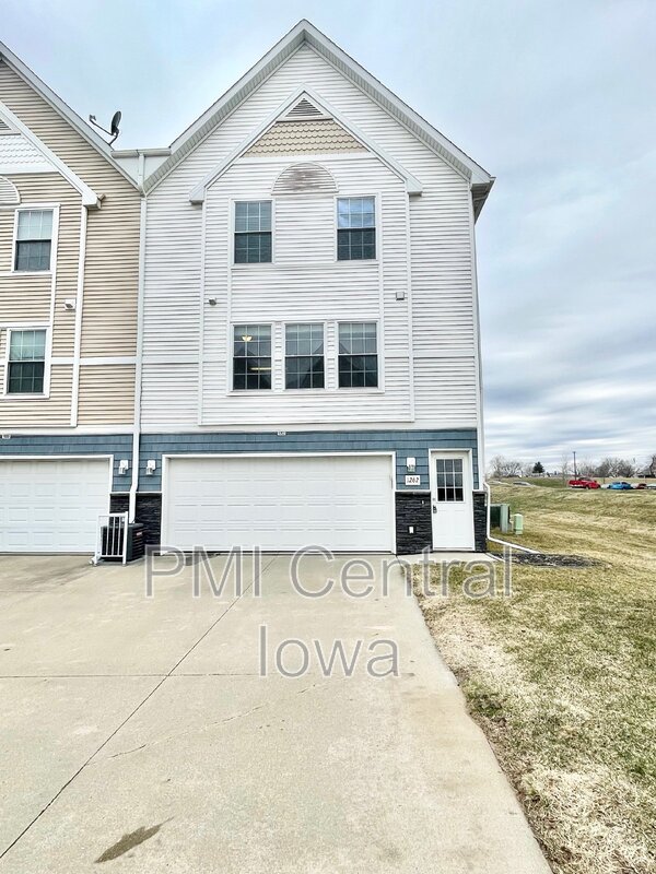 Ankeny Townhome: 1262 SE Village View Ln