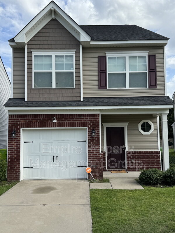 Columbia House: 478 Freshwater Drive