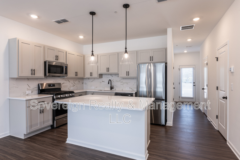 Douglasville Townhome: 5542 Highland St