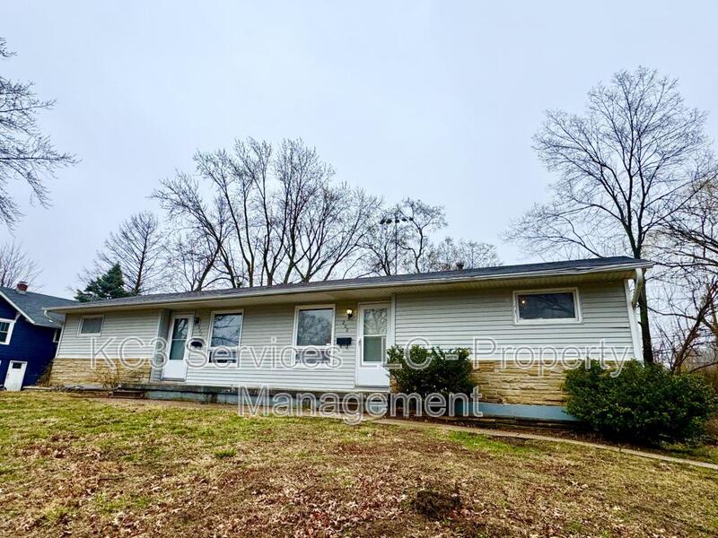 Blue Springs Condo: 202 NW 22nd St