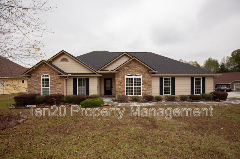 Phenix City House: 182 Lee Road 2180