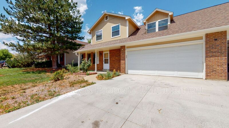 Lakewood House: 5745 W 2nd Ave