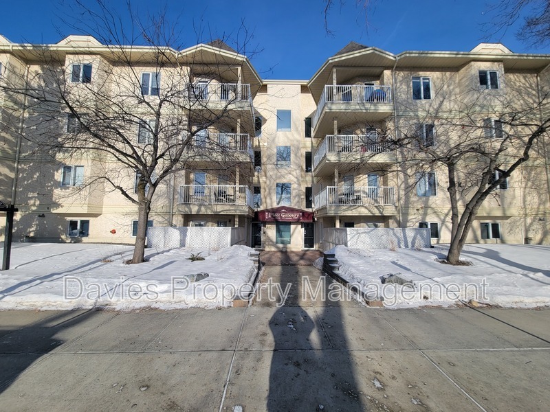 Edmonton Condo: 9138 83 Avenue NW