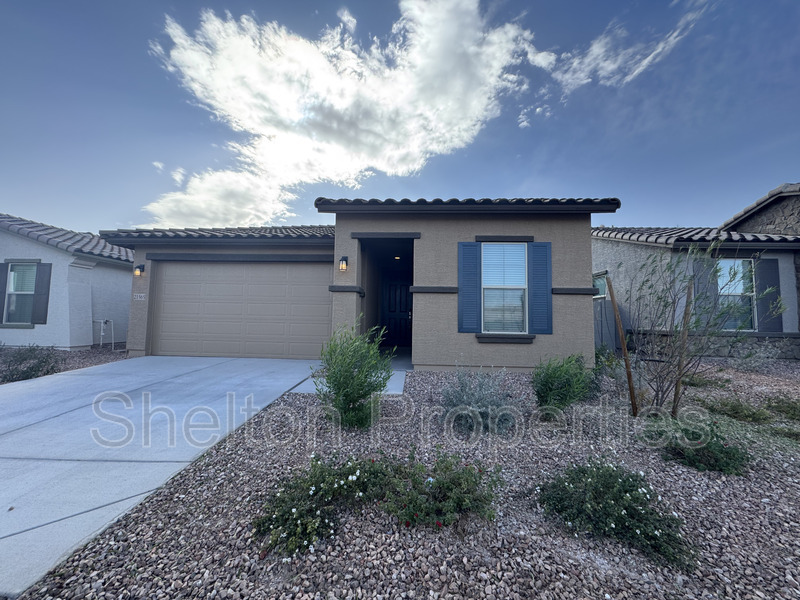 Buckeye House: 21565 W Papago St