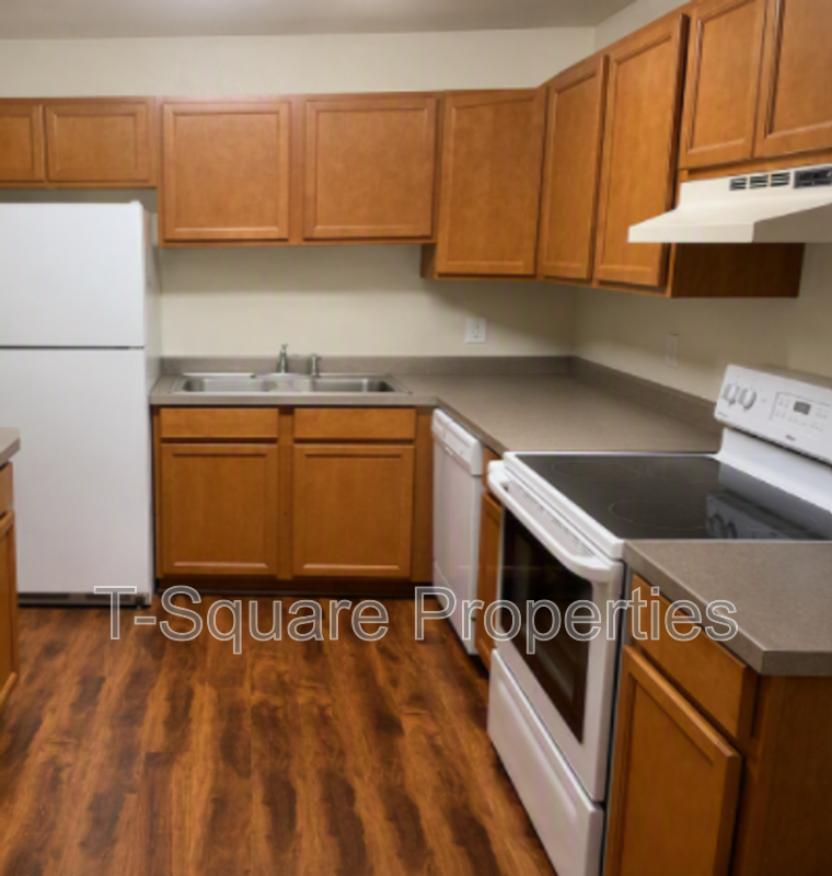 Everett House: 9719 Holly Dr