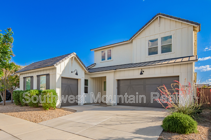 Queen Creek House: 22743 E Poco Calle