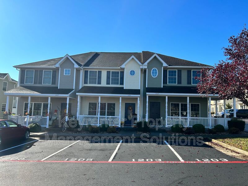 Request a Viewing for 1203 Settlers Ln Tenant Turner